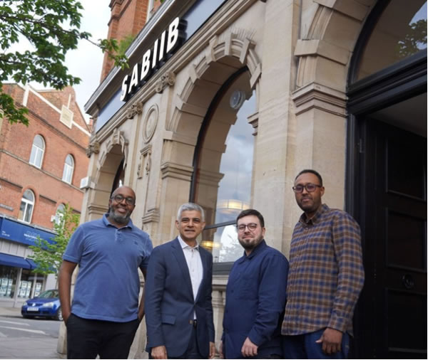 The Mayor visits Sabiib Somali restaurant in Acton