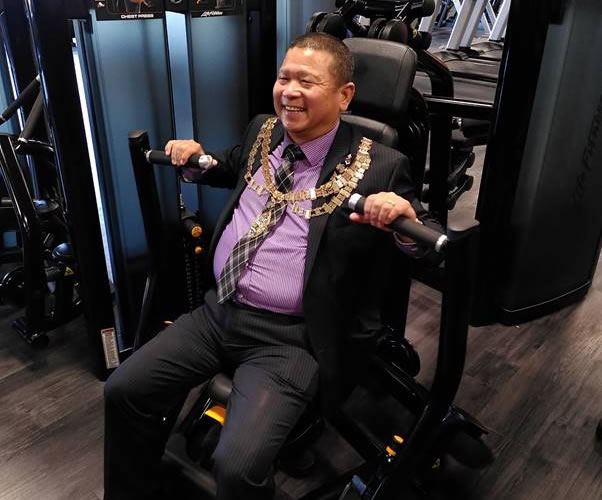 Mayor on gym equipment at gunnersbury