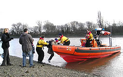 Life boat rescue from Chiswick Eyot 