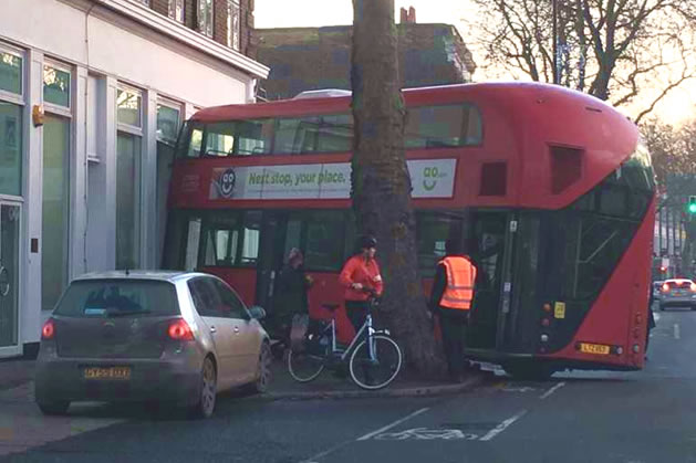 Bus hits building on Chiswick High Road