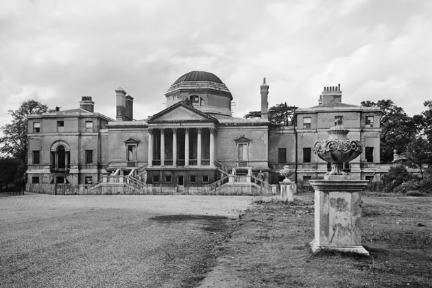 Exterior view of the front elevation of Chiswick House, before demolition of the wings, 1947