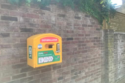 Rusthall Avenue Neighbours Raise Thousands for Defibrillator