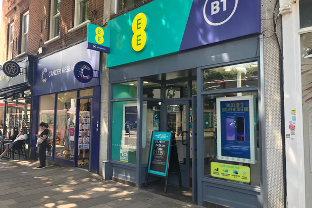 EE is the only mobile shop chain to remain unlocked in Chiswick 