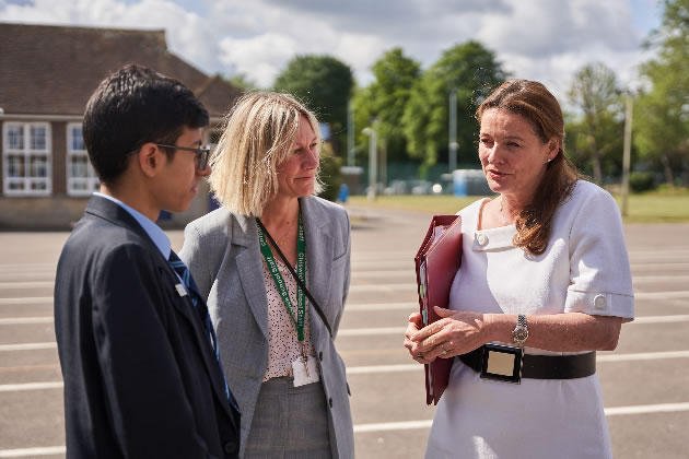 Gillian Keegan talks to Chiswick School Headteacher Laura Ellener 