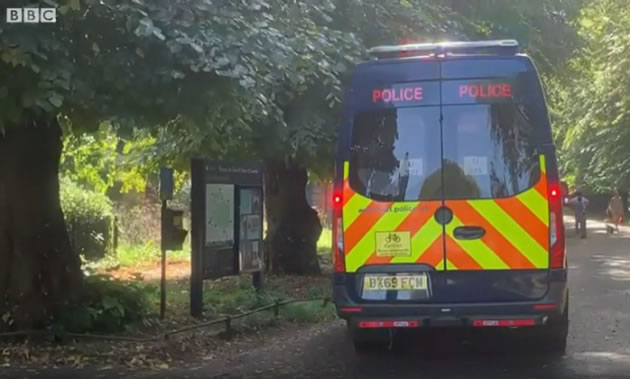 A police van on Dukes Avenue in Chiswick House Gardens