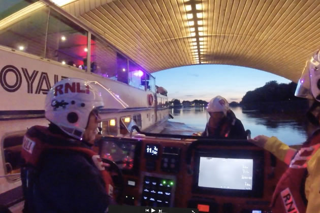 Negotiating the arch of Putney Bridge. Picture: RNLI/David Clarke