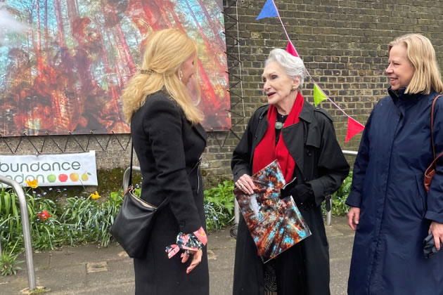 Sian Phillips and Ruth Cadbury MP at the unveiling