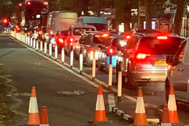 Buses getting stuck in stationary traffic on Chiswick High Road 