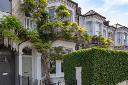 Is Now a Good Time to Move House? Seasonal Changes in the Property Market