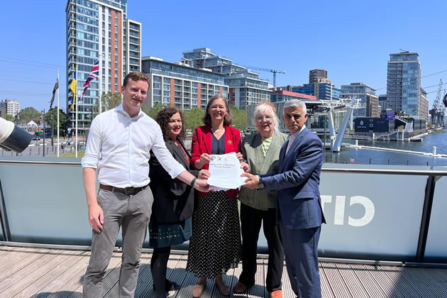 Fleur Anderson MP handing in the petition with Councillor for East Putney Finna Ayres, Leonie Cooper AM, Deputy Mayor for Transport Seb Dance and Mayor of London Sadiq Khan