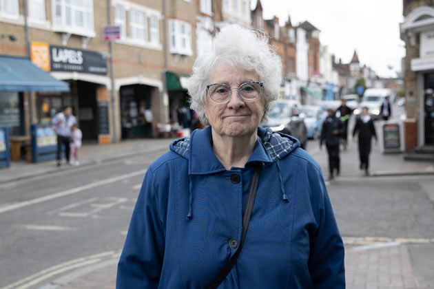 Cynthia Winkles, 85, in Mortlake. Picture: Facundo Arrizabalaga/MyLondon