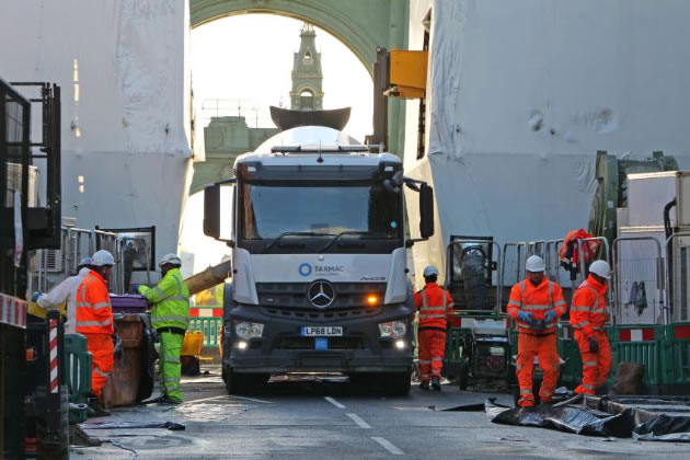 The concrete being poured into the pedestals on Hammersmith Bridge